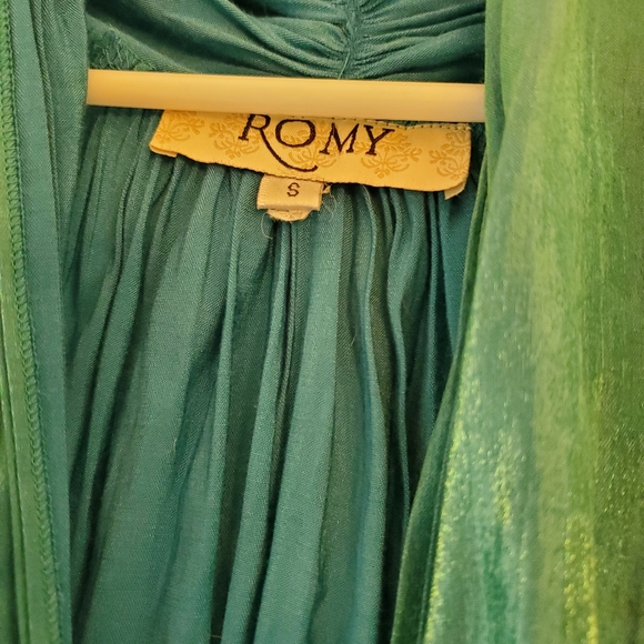 Iridescent teal halter top with lace accent - Picture 3 of 6